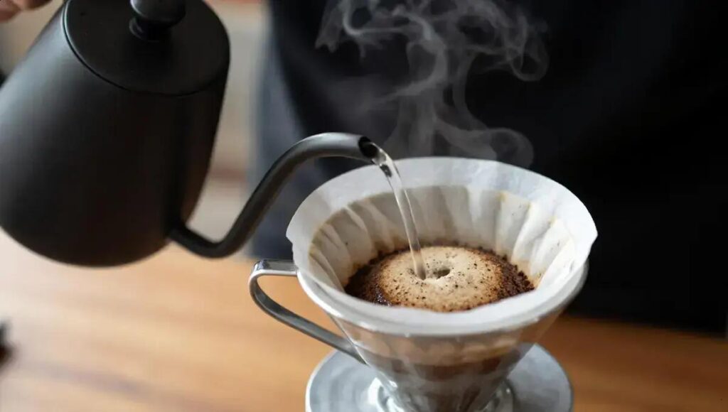 Como fazer café no método coado perfeito: 7 passos para sabor consistente