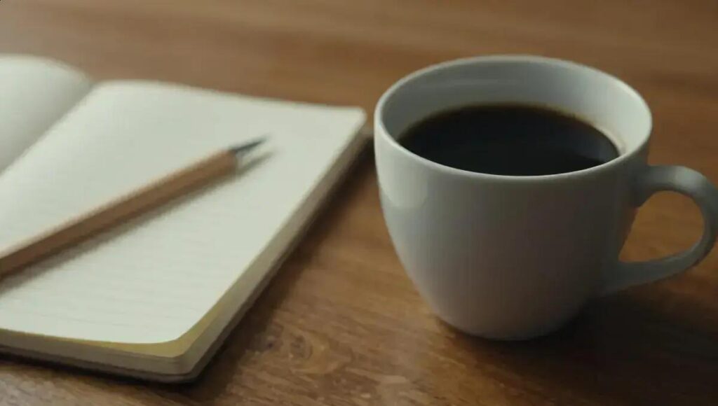 Como o café influencia a criatividade: práticas para ideias melhores